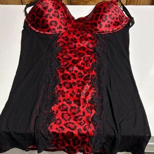 Elegant Red and Black Leopard Print Chemise